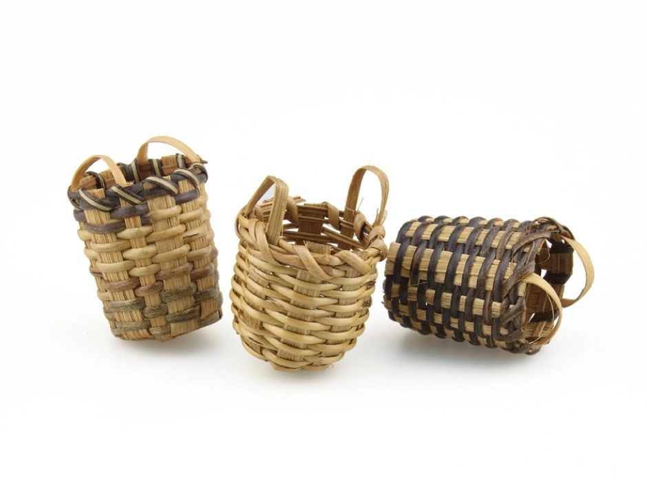 Banastos pequeños 3,5 cm. (Bolsa 3 UNI. surtidos) Banastos pequeños 3,5 cm. (Bolsa 3 UNI. surtidos)