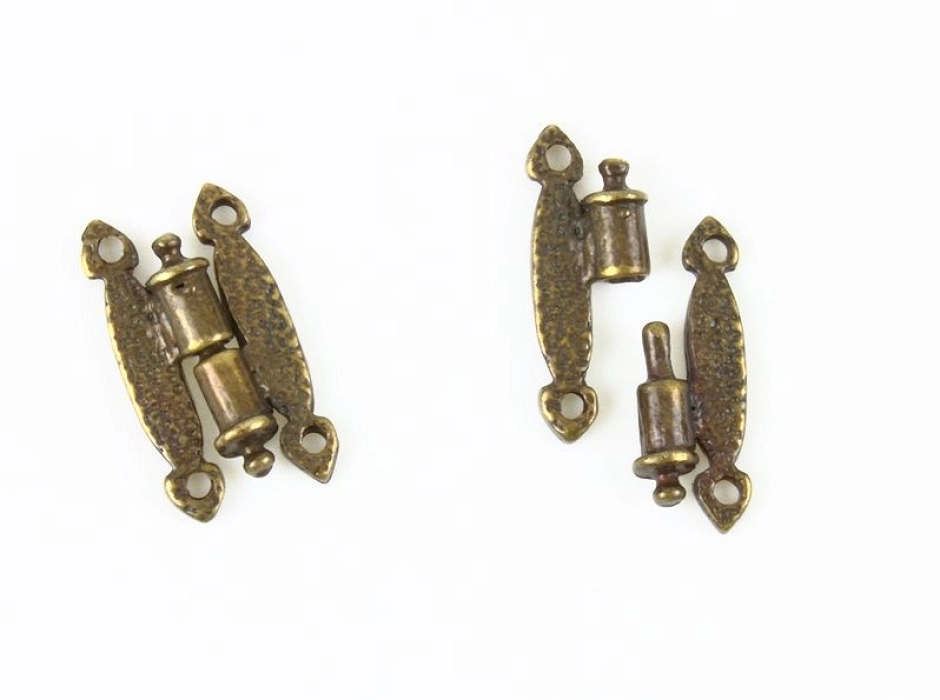 Bisagras latón 1,4 cm. con clavillos (Bolsa 2 UNI.) Bisagras latón 1,4 cm. con clavillos (Bolsa 2 UNI.)