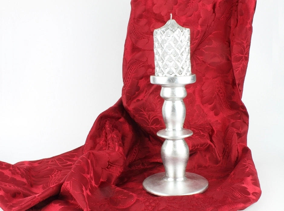 Candelabro con vela