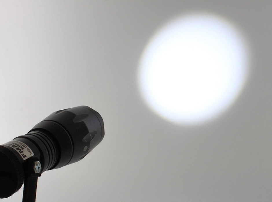 Cañón de luz LED con haz regulable 3 W. 12V.