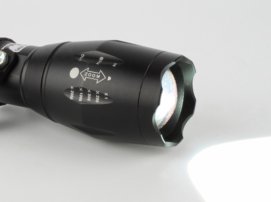 Cañón de luz LED con haz regulable 3 W. 12V.