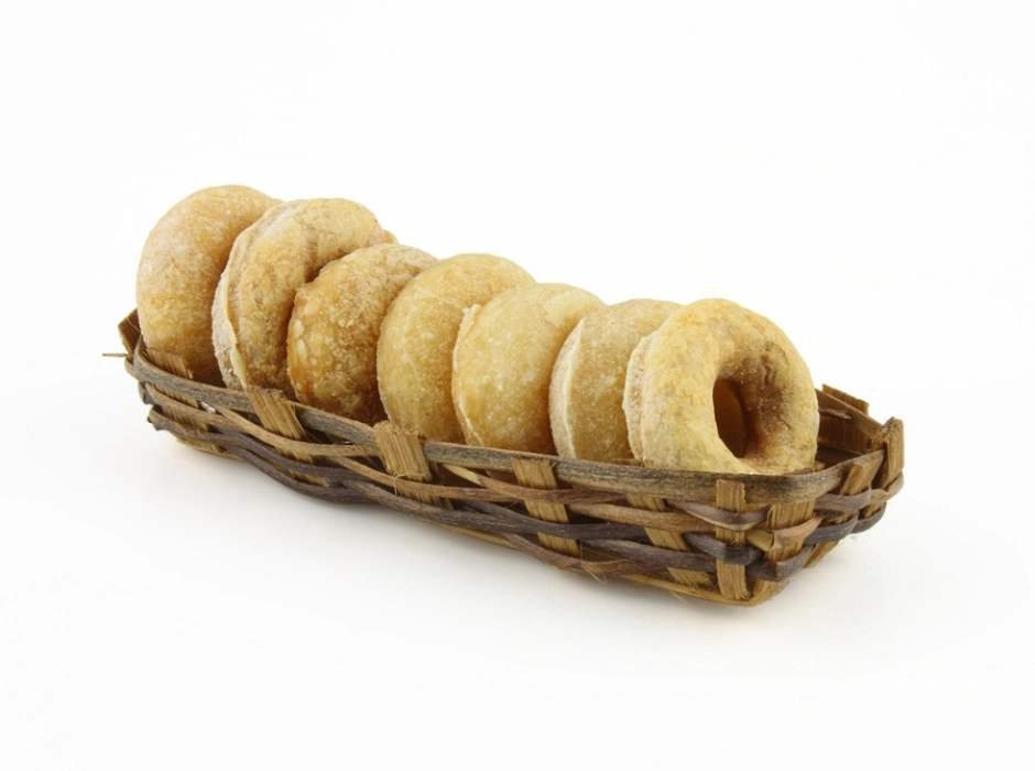 Cesta bandeja con roscas horneadas Cesta bandeja con roscas horneadas