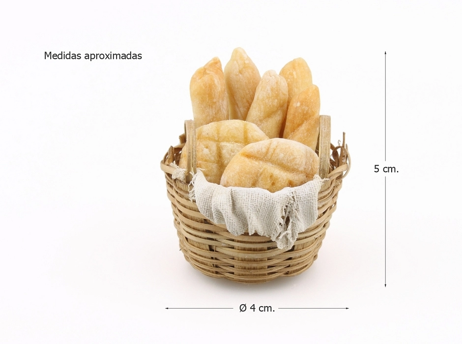 Cesta con panes horneados