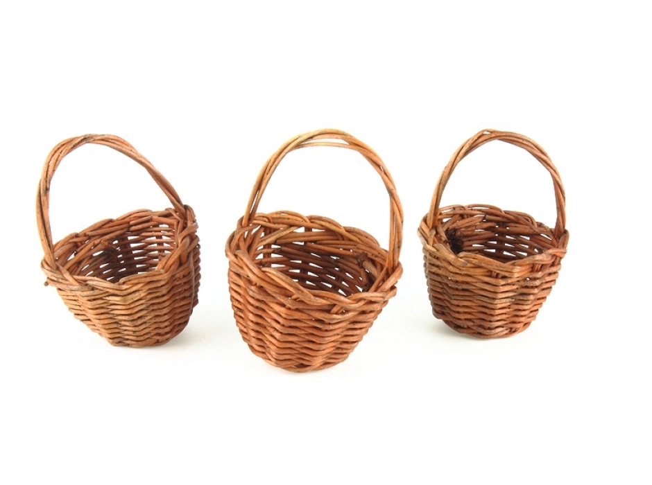 Cestas marrones con asa Ø 3,3 cm. (Bolsa 3 UNI.) Cestas marrones con asa Ø 3,3 cm. (Bolsa 3 UNI.)