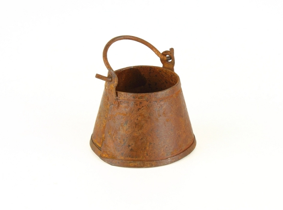 Cubo cónico oxidado