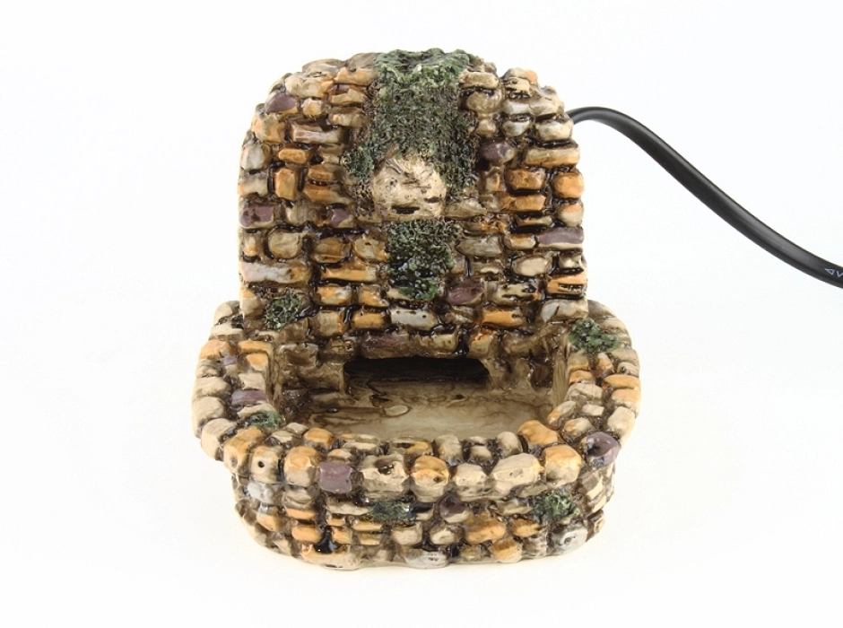Fuente pequeña con bomba