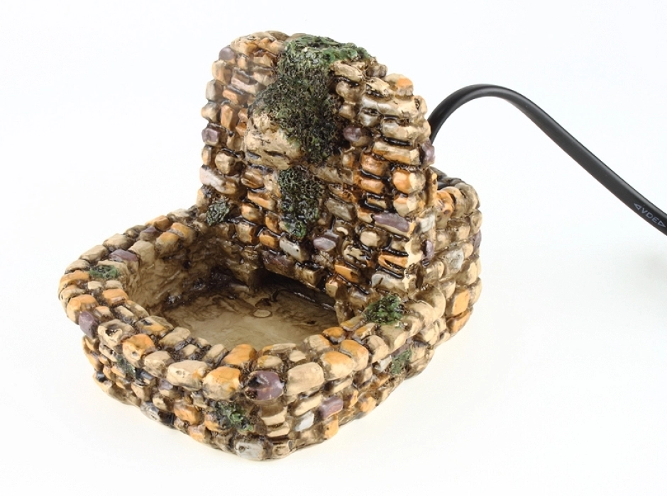 Fuente pequeña con bomba Fuente pequeña con bomba