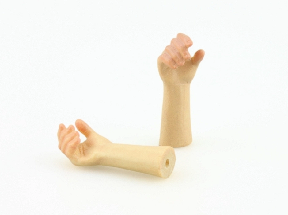 Mano derecha cerrada 15 cm.