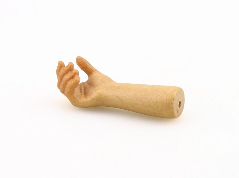 Mano derecha cerrada 20 cm.