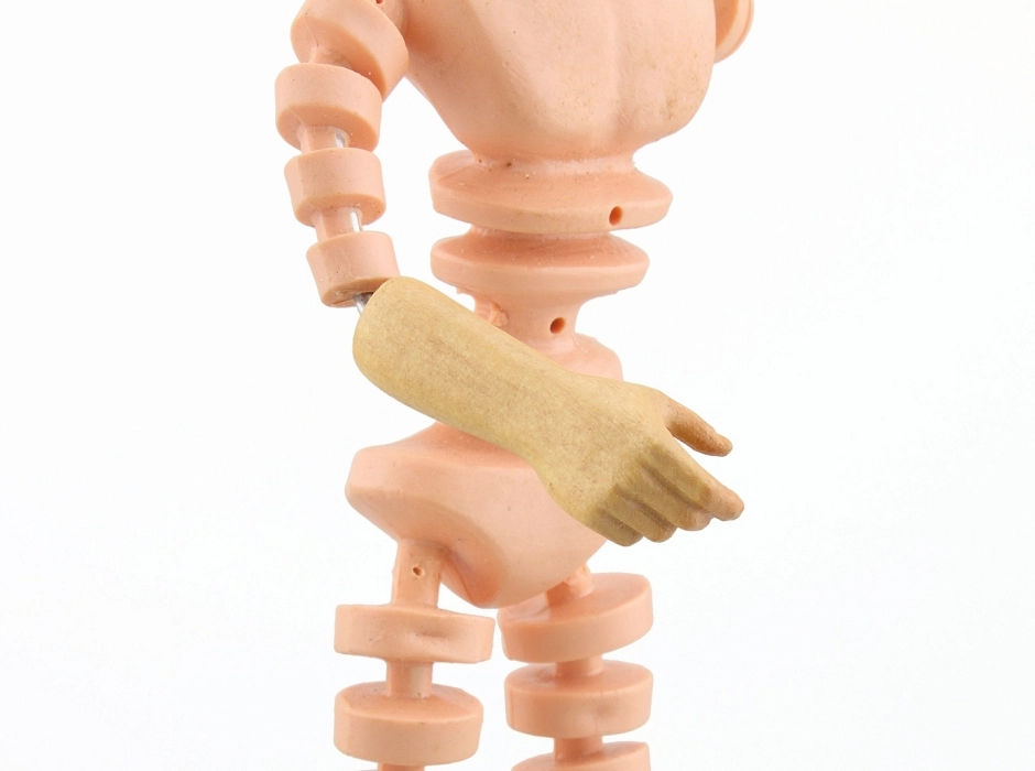 Mano derecha cerrada 20 cm.