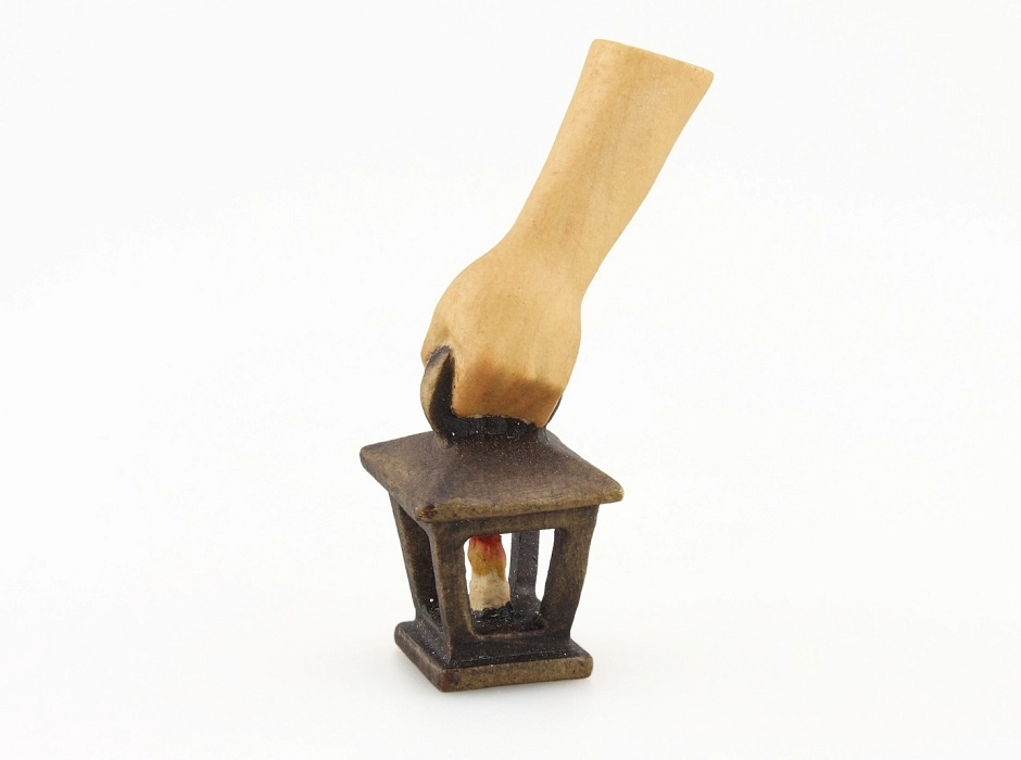 Mano izquierda con farol 20 cm.