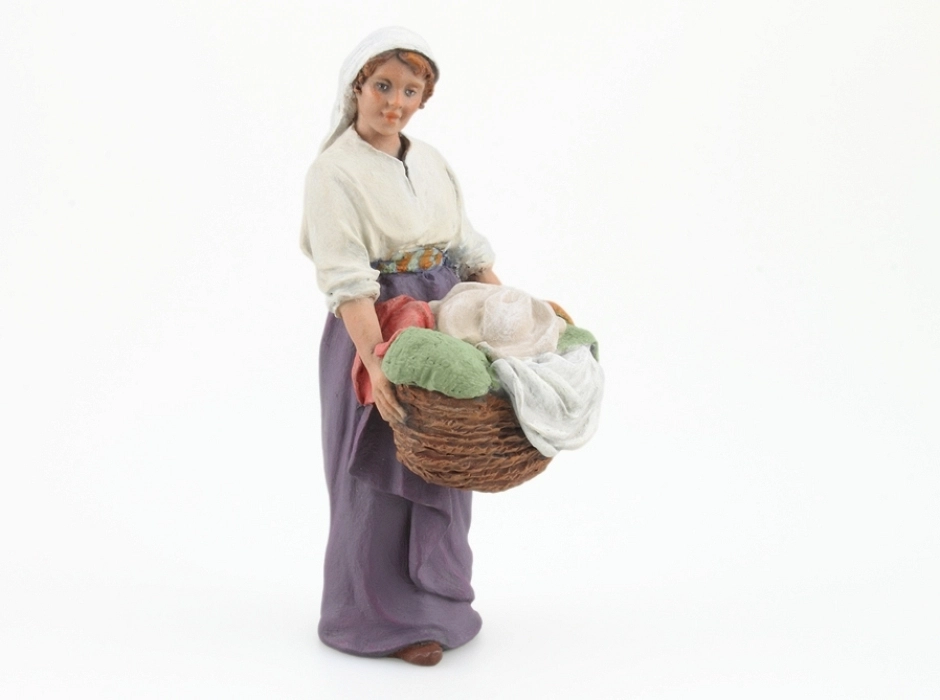 Mujer con cesto de ropa 12 cm. Mujer con cesto de ropa 12 cm.