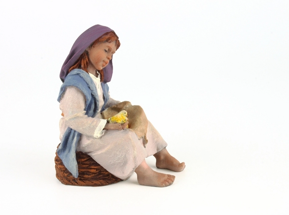 Niña con pollitos 15-17 cm.