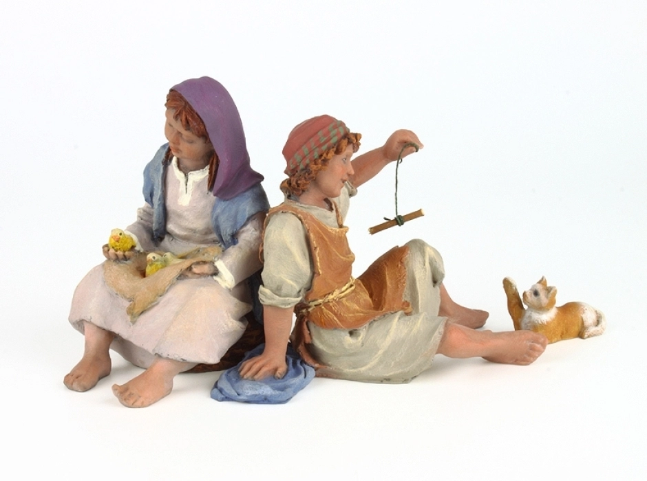 Niña con pollitos 15-17 cm.