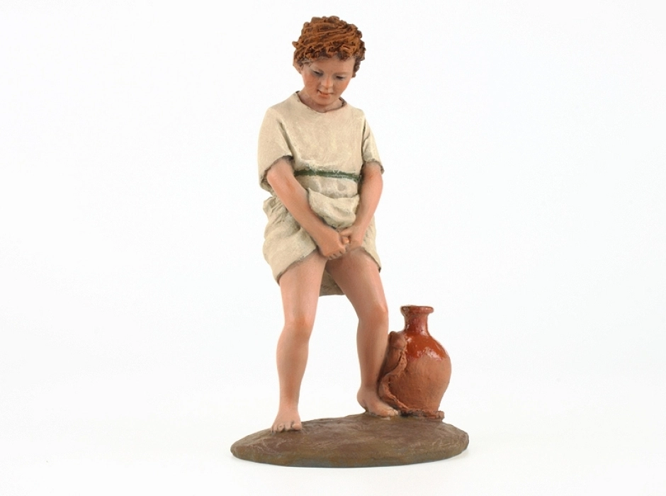 Niño haciendo pis 17 cm.