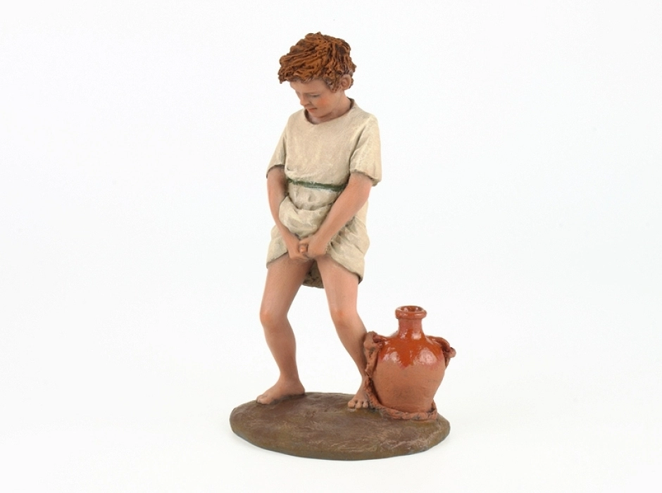 Niño haciendo pis 17 cm.