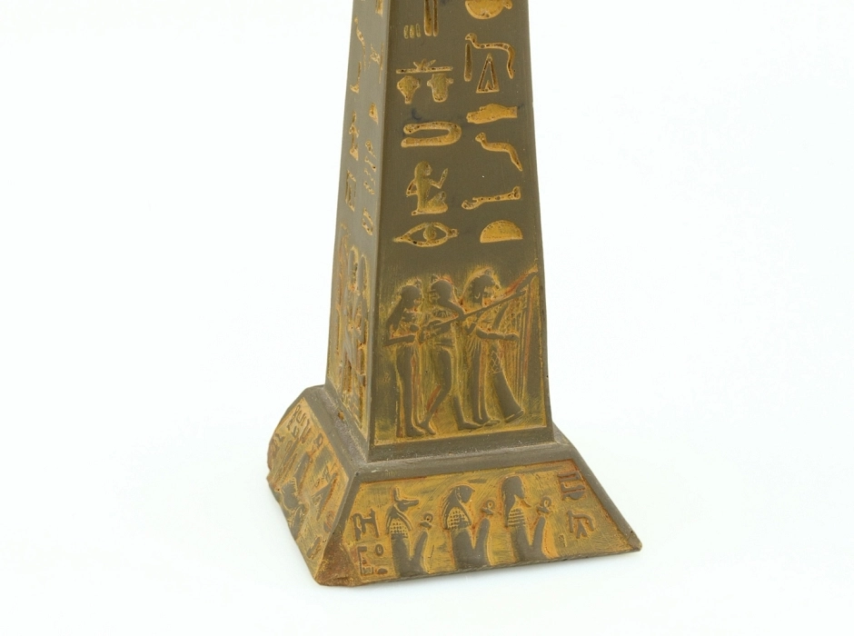 Obelisco egipcio 17,5 cm.