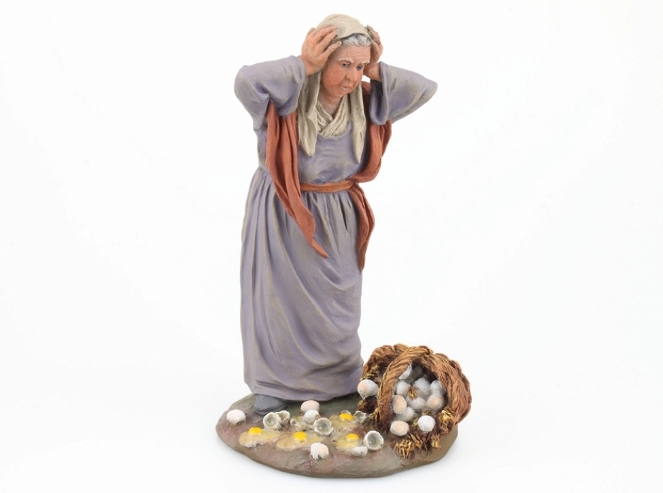 Pastora con cesta de huevos rotos 15 cm. Pastora con cesta de huevos rotos 15 cm.