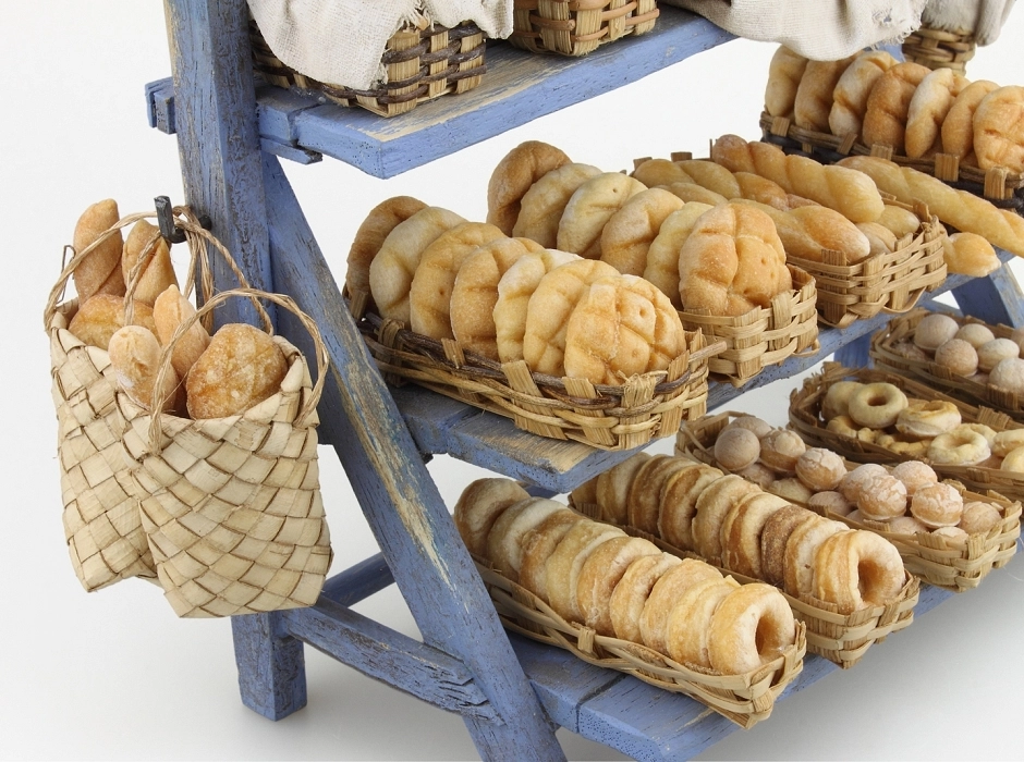Puesto de mercado con panes horneados 24 cm.