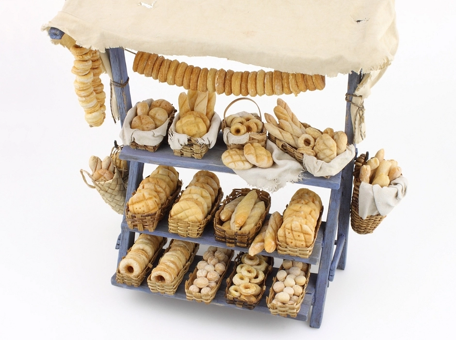 Puesto de mercado con panes horneados 24 cm.