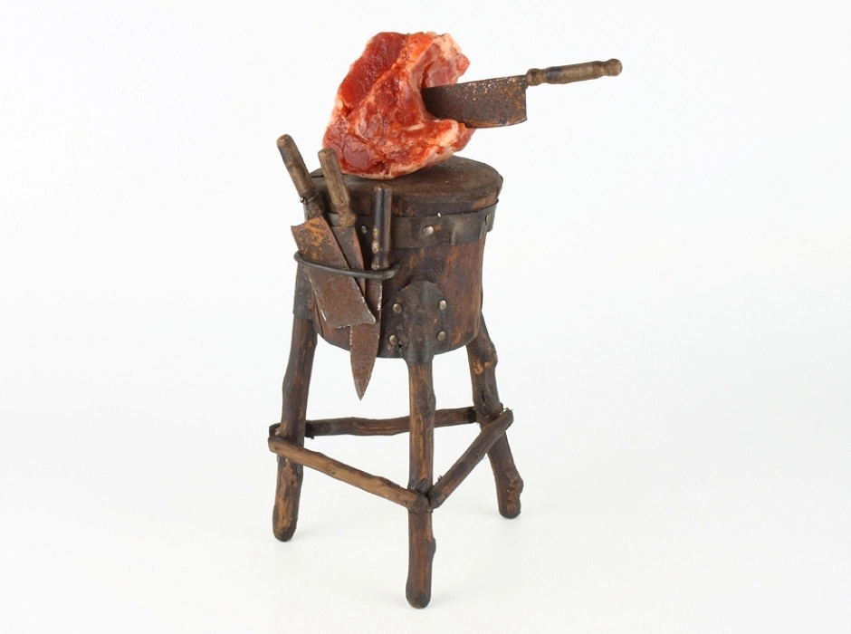Tajo de carnicero con carne de cera 18 cm.