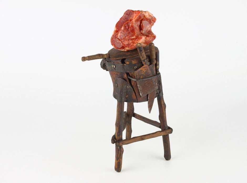 Tajo de carnicero con carne de cera 18 cm.