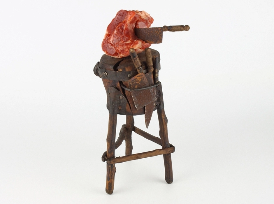 Tajo de carnicero con carne de cera 18 cm.