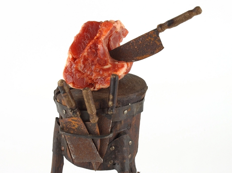 Tajo de carnicero con carne de cera 18 cm.