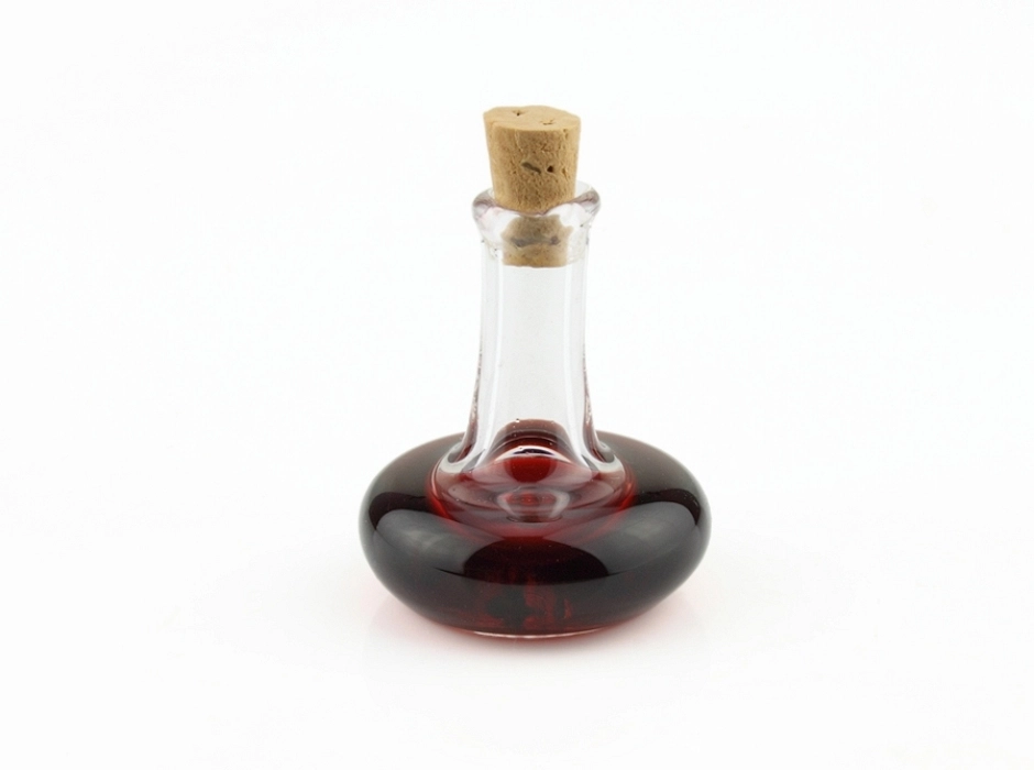 Vasijas con vino tinto