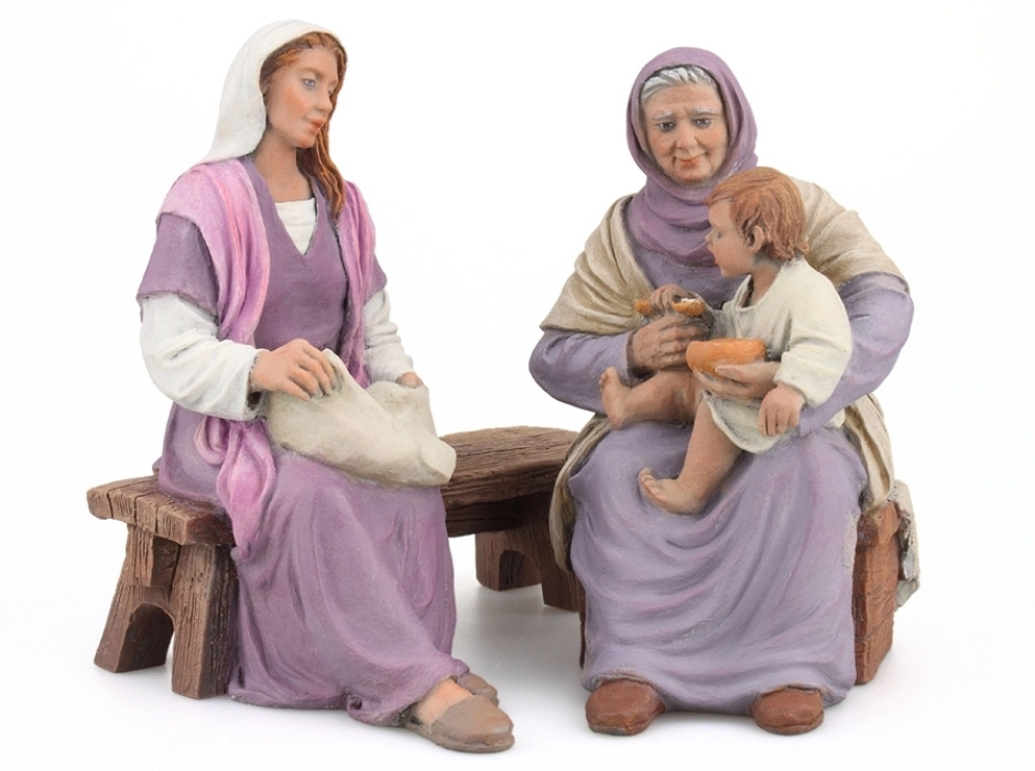 Virgen María doblando pañales 17 cm.